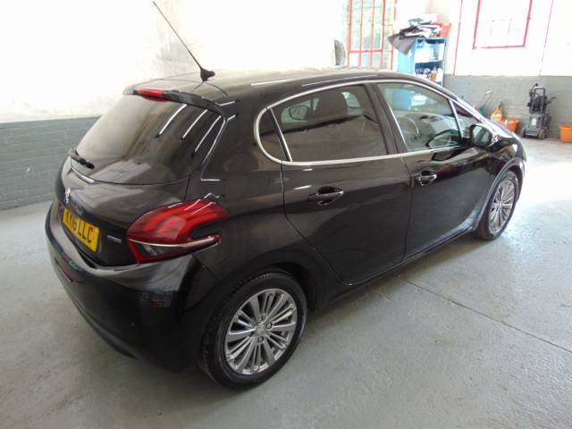 2016 Peugeot 208 1.2 PureTech 82 Allure 5dr