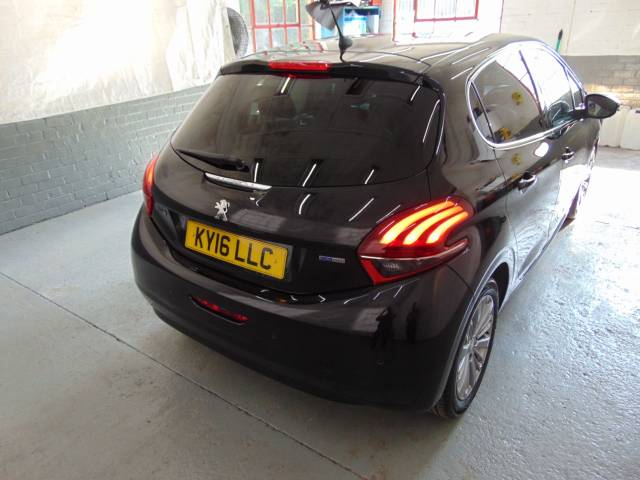 2016 Peugeot 208 1.2 PureTech 82 Allure 5dr